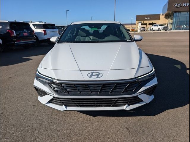 2024 Hyundai Elantra SE