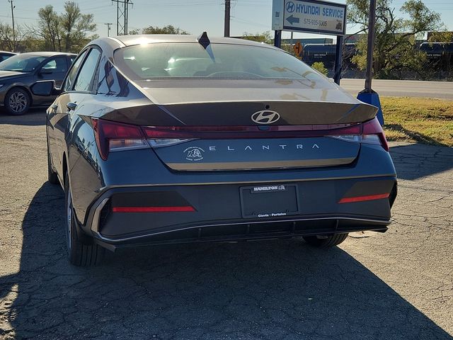 2024 Hyundai Elantra SE