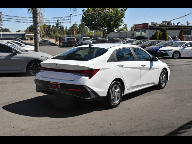 2024 Hyundai Elantra SE