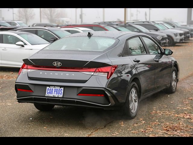 2024 Hyundai Elantra SE