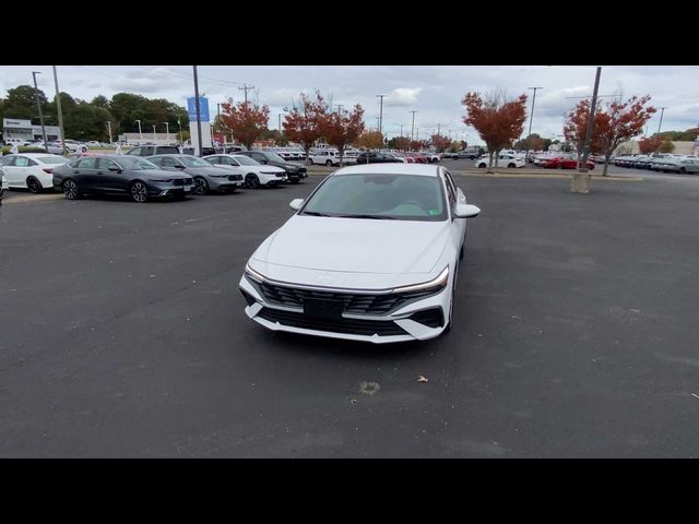 2024 Hyundai Elantra SE