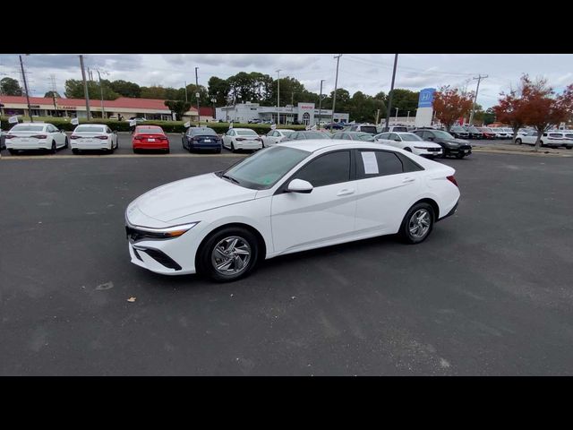 2024 Hyundai Elantra SE
