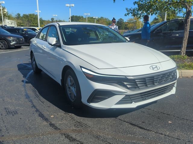 2024 Hyundai Elantra SE