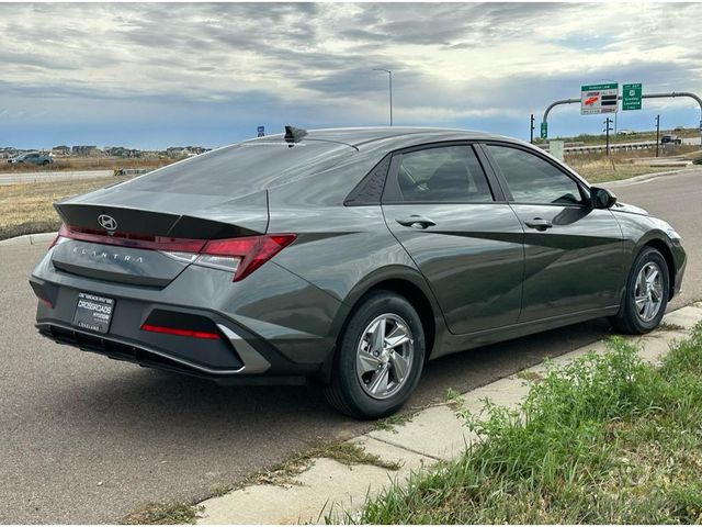 2024 Hyundai Elantra SE