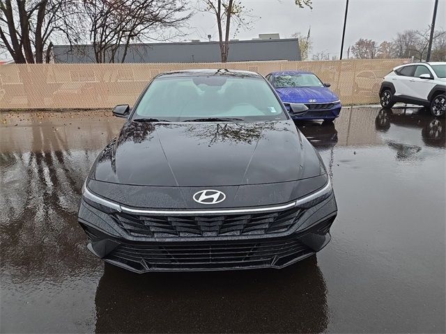 2024 Hyundai Elantra SE