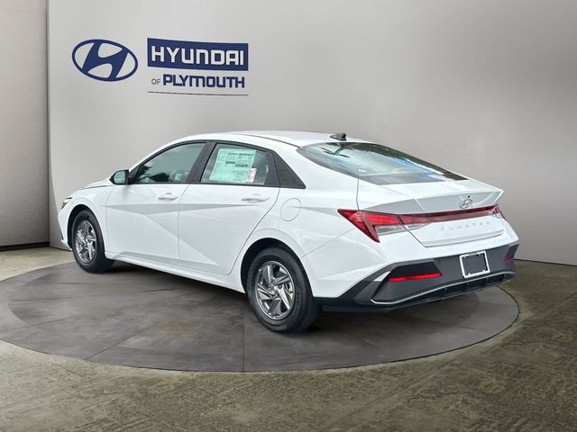 2024 Hyundai Elantra SE