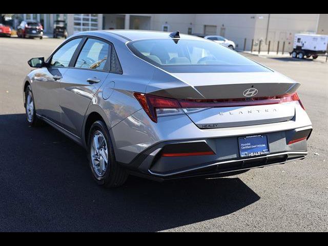 2024 Hyundai Elantra SE