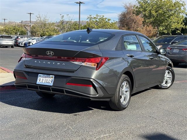 2024 Hyundai Elantra SE