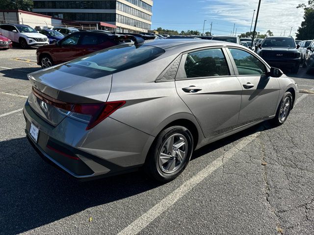 2024 Hyundai Elantra SE