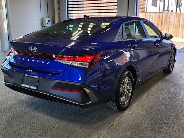 2024 Hyundai Elantra SE