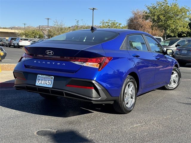 2024 Hyundai Elantra SE