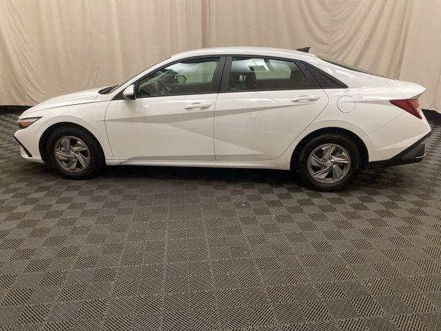 2024 Hyundai Elantra SE