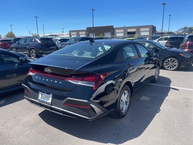 2024 Hyundai Elantra SE