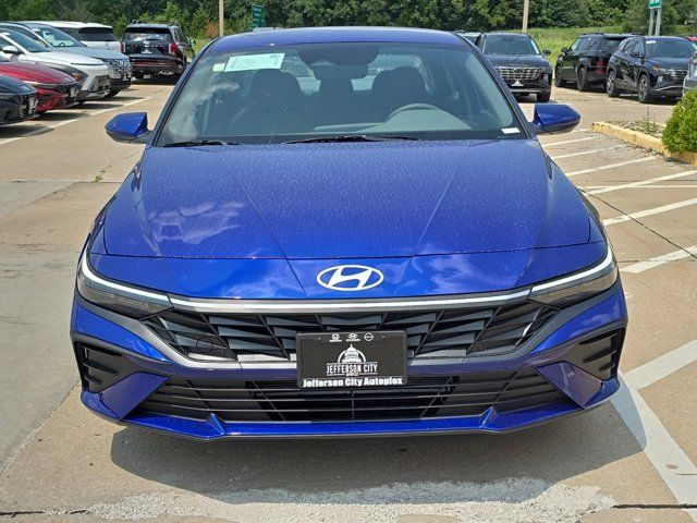 2024 Hyundai Elantra SE