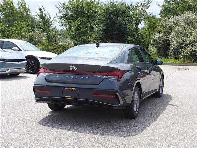 2024 Hyundai Elantra SE