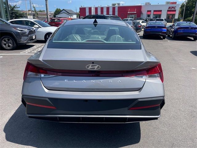 2024 Hyundai Elantra SE