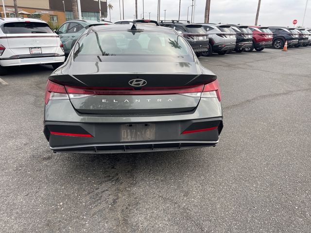 2024 Hyundai Elantra SE