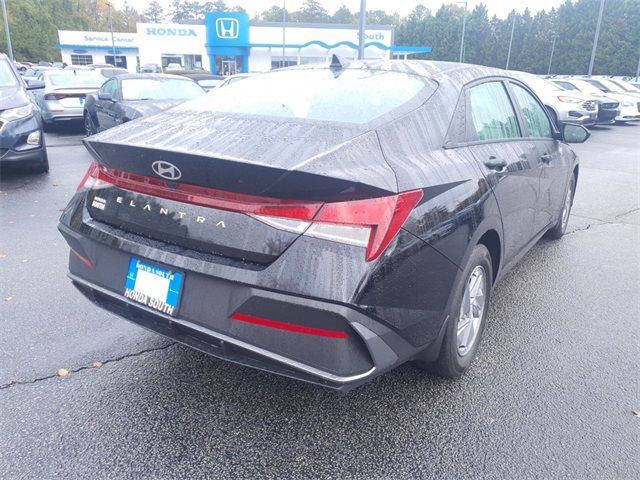 2024 Hyundai Elantra SE