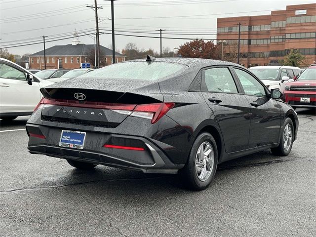 2024 Hyundai Elantra SE