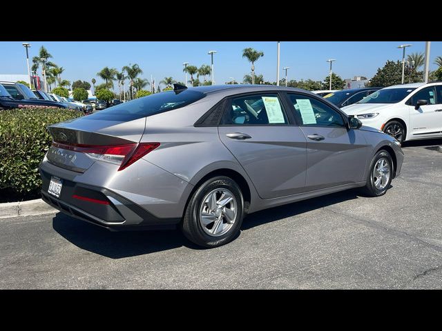 2024 Hyundai Elantra SE