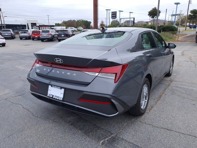 2024 Hyundai Elantra SE