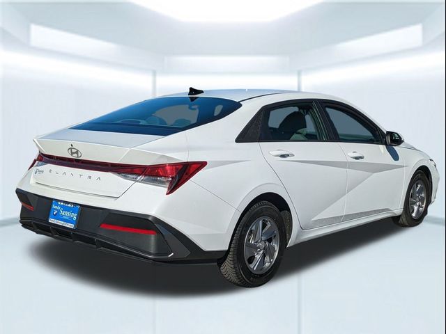 2024 Hyundai Elantra SE