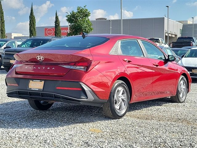 2024 Hyundai Elantra SE