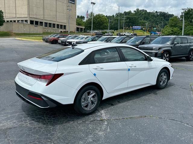 2024 Hyundai Elantra SE