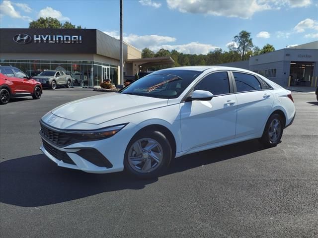 2024 Hyundai Elantra SE