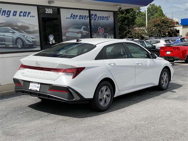 2024 Hyundai Elantra SE