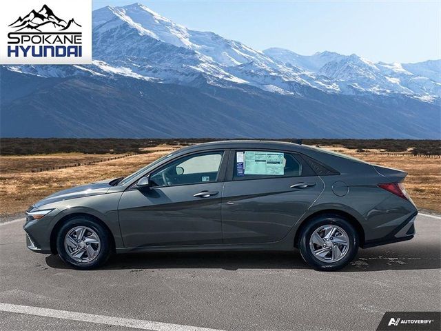 2024 Hyundai Elantra SE