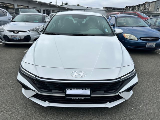 2024 Hyundai Elantra SE