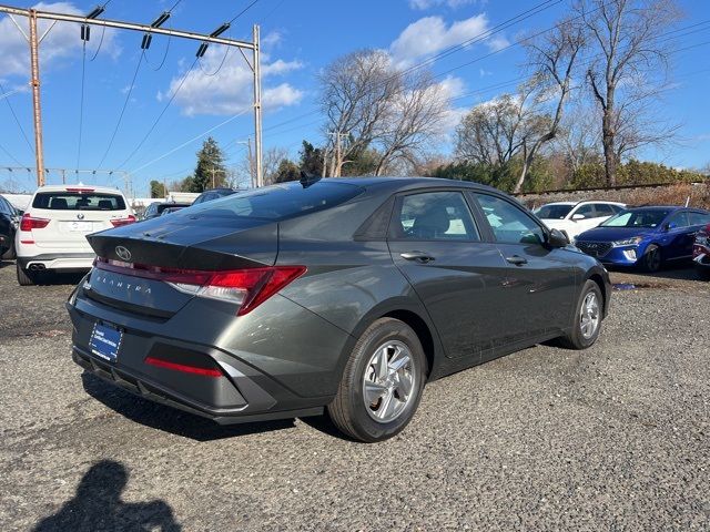 2024 Hyundai Elantra SE