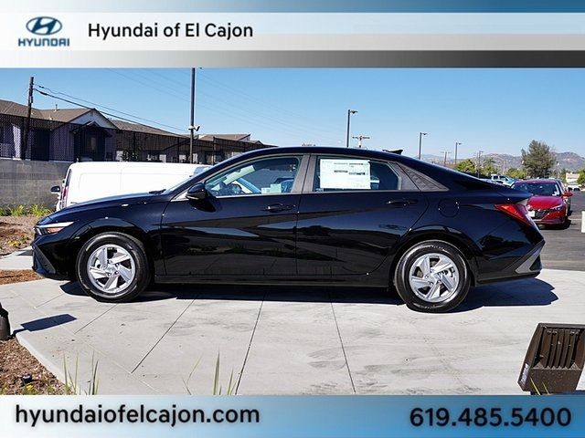 2024 Hyundai Elantra SE