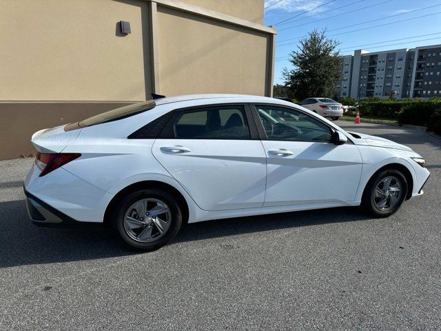 2024 Hyundai Elantra SE