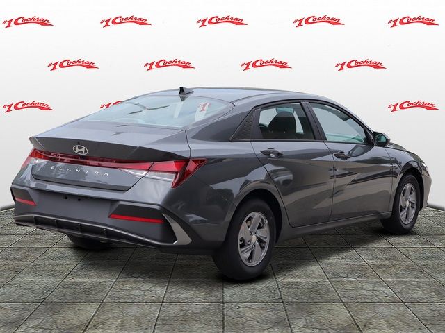 2024 Hyundai Elantra SE