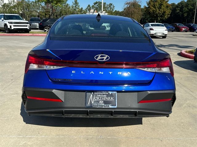 2024 Hyundai Elantra SE