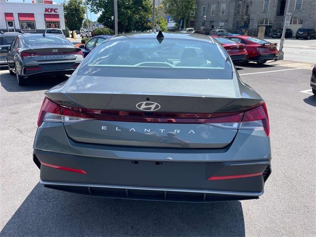 2024 Hyundai Elantra SE