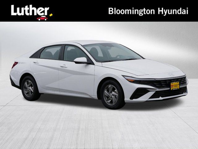 2024 Hyundai Elantra SE