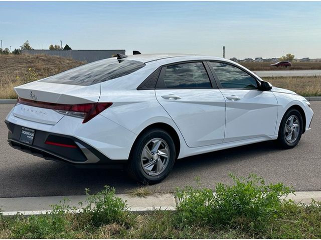 2024 Hyundai Elantra SE