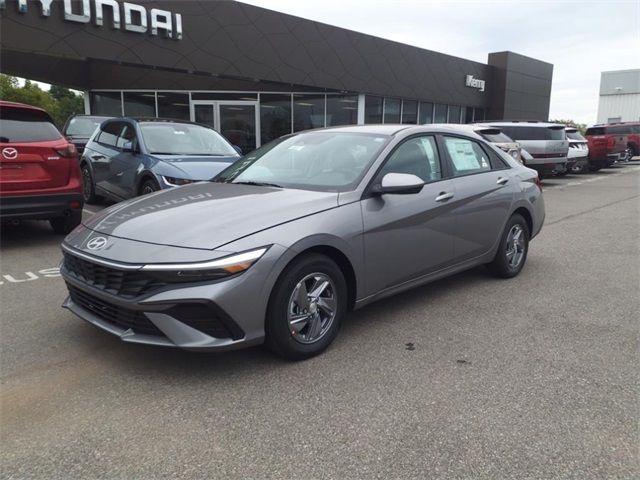 2024 Hyundai Elantra SE