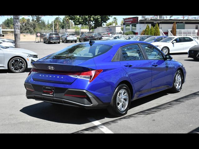 2024 Hyundai Elantra SE