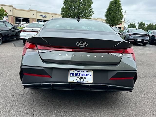 2024 Hyundai Elantra SE