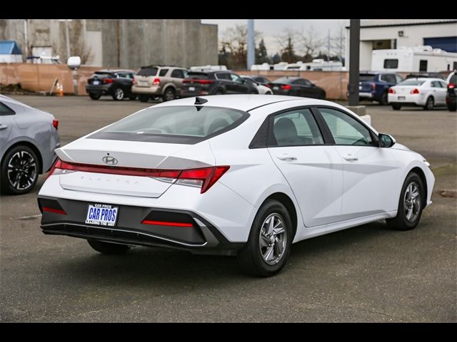 2024 Hyundai Elantra SE