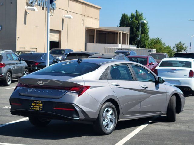 2024 Hyundai Elantra SE