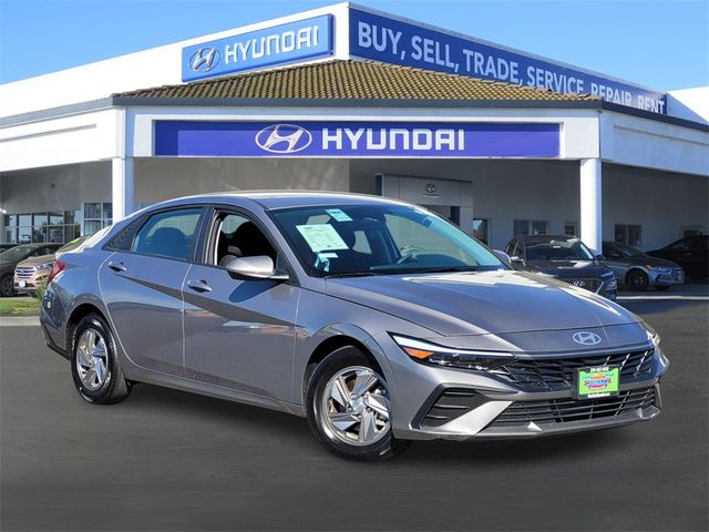 2024 Hyundai Elantra SE