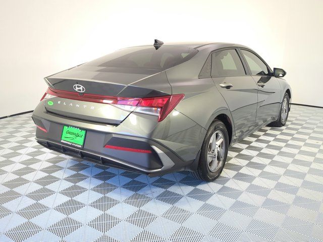 2024 Hyundai Elantra SE