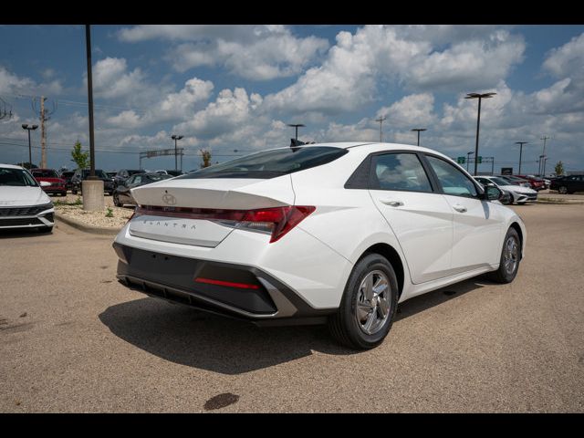 2024 Hyundai Elantra SE