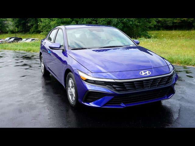 2024 Hyundai Elantra SE