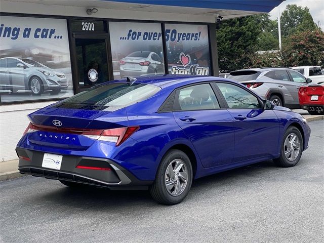 2024 Hyundai Elantra SE